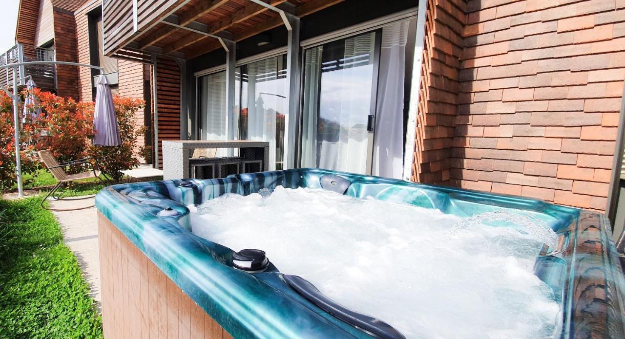サルラ・ラ・カネダPlein Soleil Avec Jacuzzi Privatif Et Parking Priveアパートメント エクステリア 写真